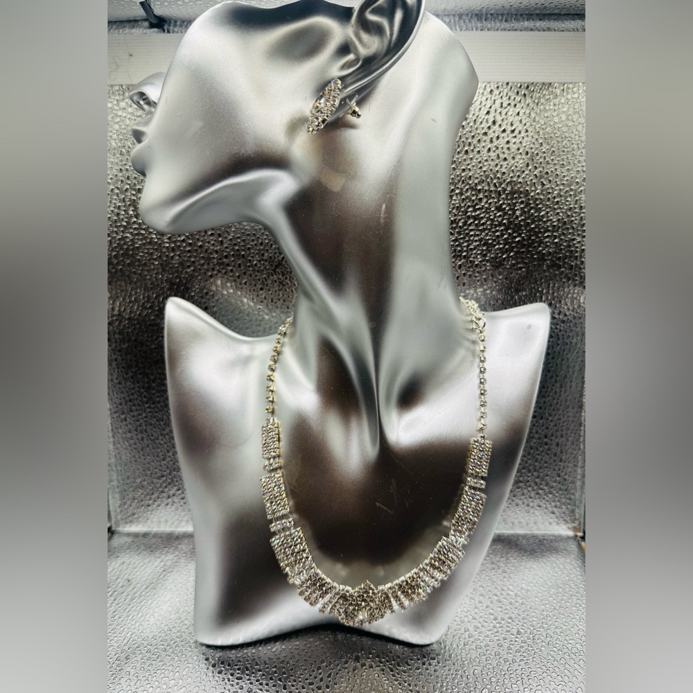 Elegant Silver Necklace and Earring Set